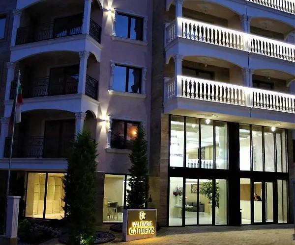 Valencia Gardens Luxury 네세부르